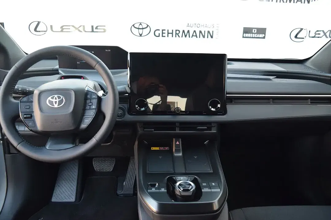 Toyota C-HR - Thumbnail 10