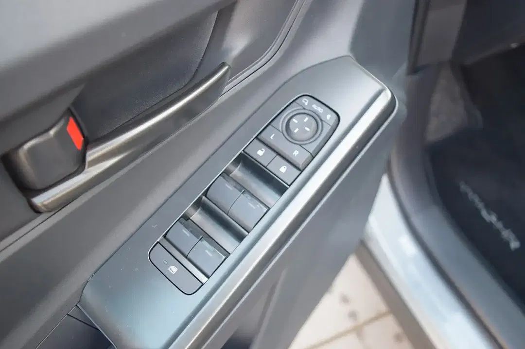 Toyota C-HR - Thumbnail 11