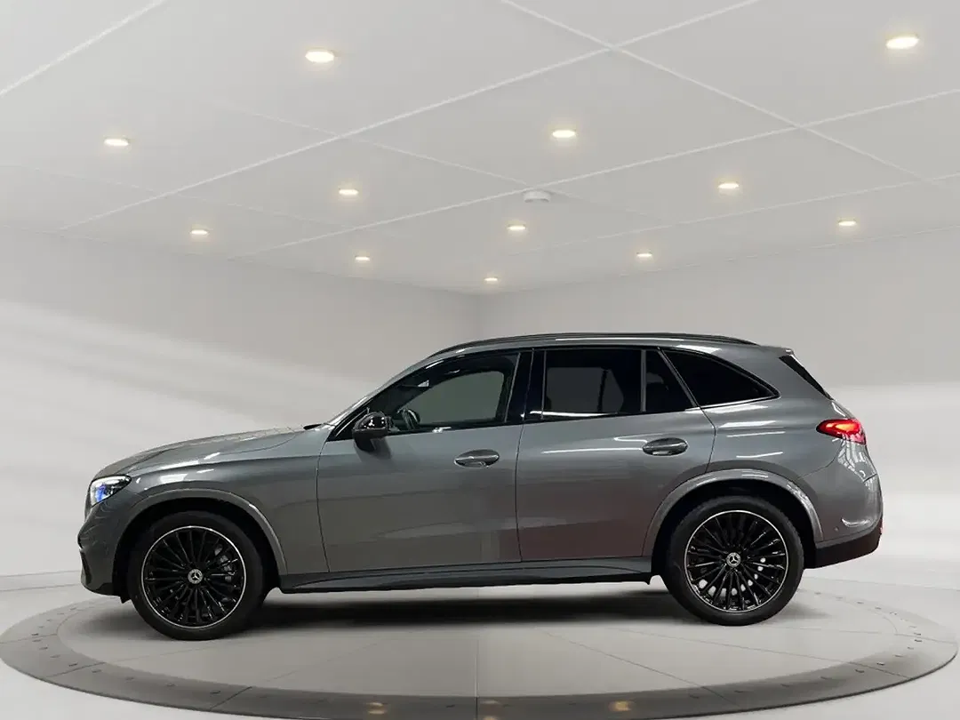 Mercedes-Benz GLC 300 - Thumbnail 3
