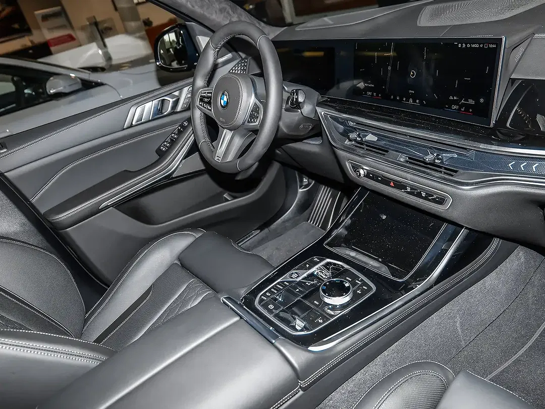 BMW X7 - Thumbnail 3