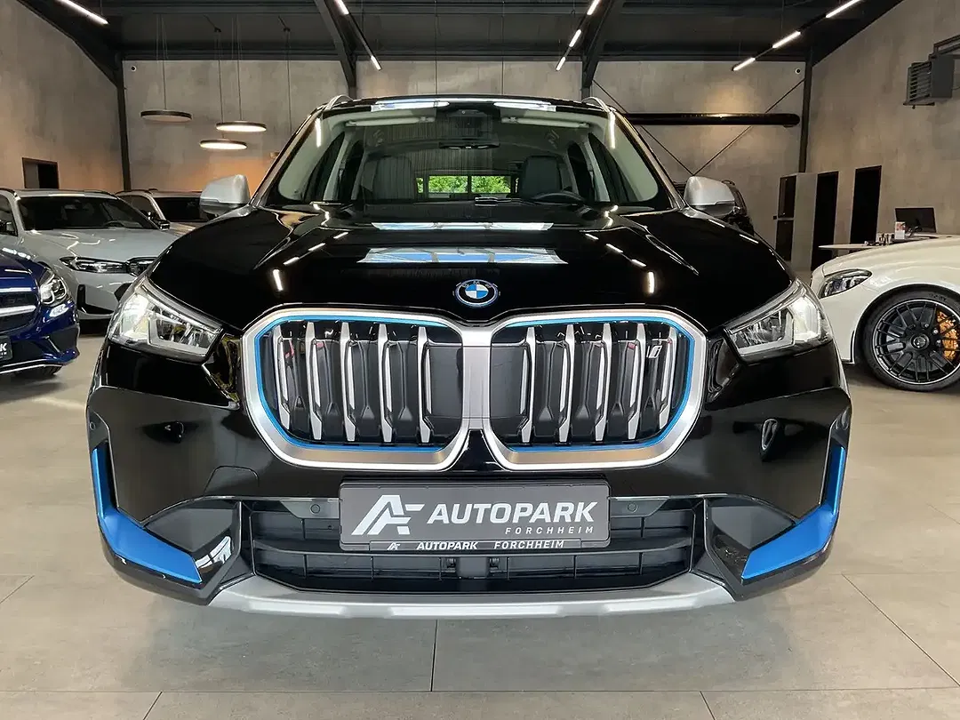BMW iX1 - Thumbnail 2