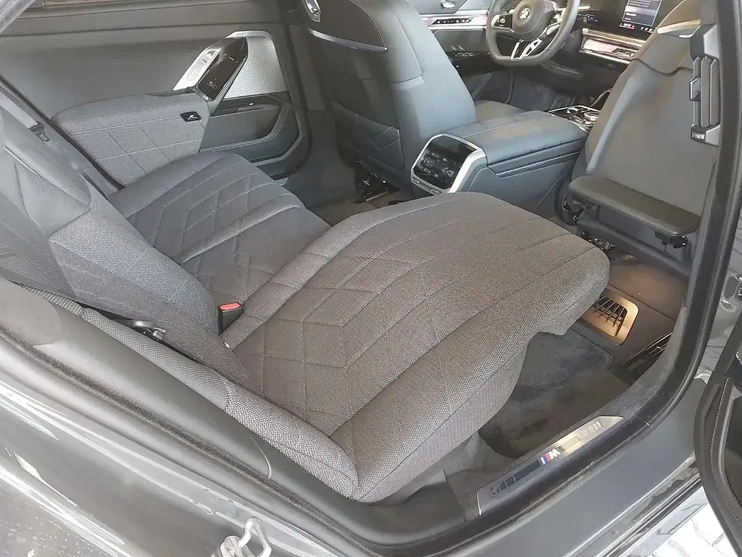 BMW 750 - Thumbnail 10