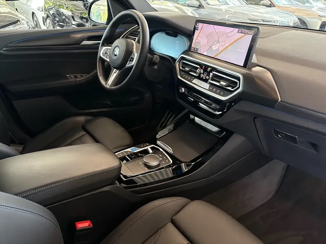 BMW iX3 - Thumbnail 17