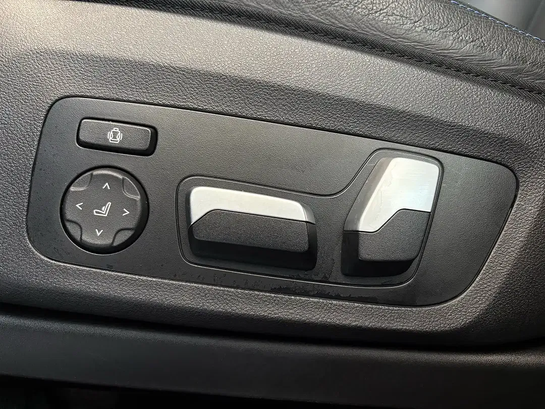 BMW iX3 - Thumbnail 6