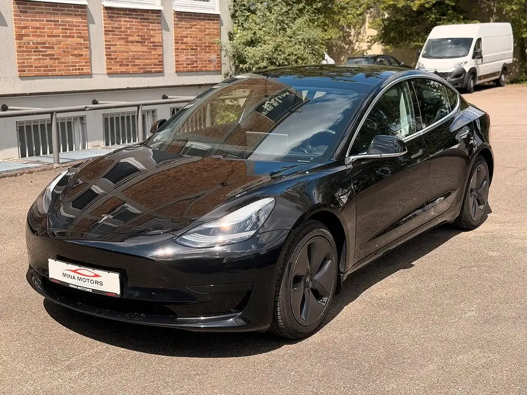 Tesla Model 3 - Thumbnail 1