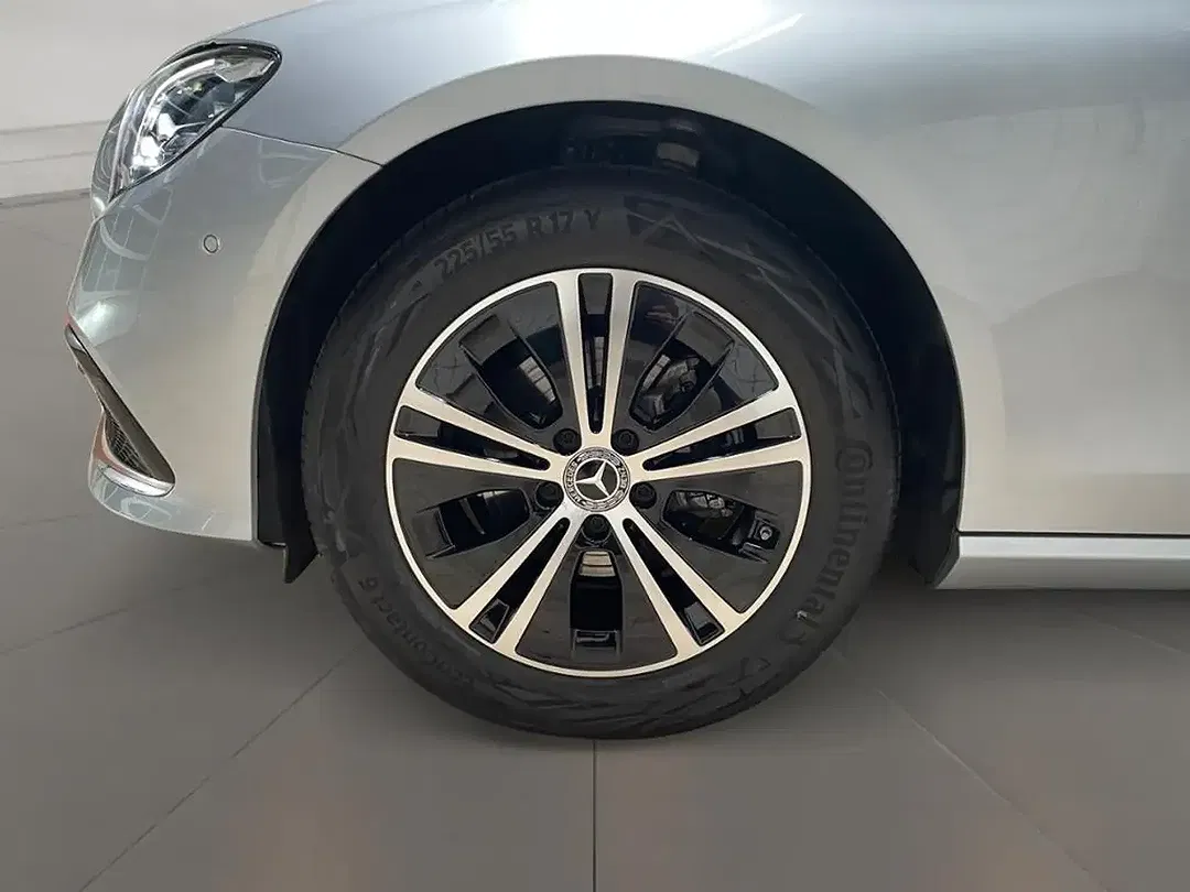 Mercedes-Benz E 220 - Thumbnail 11