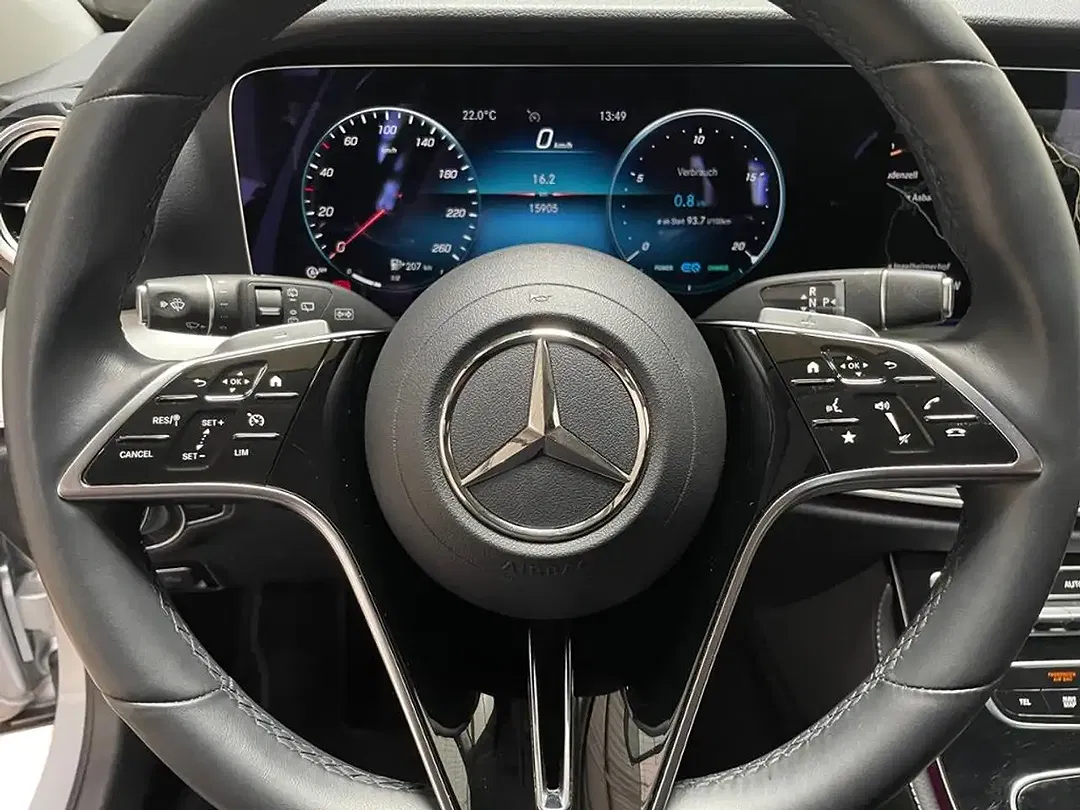 Mercedes-Benz E 220 - Thumbnail 13