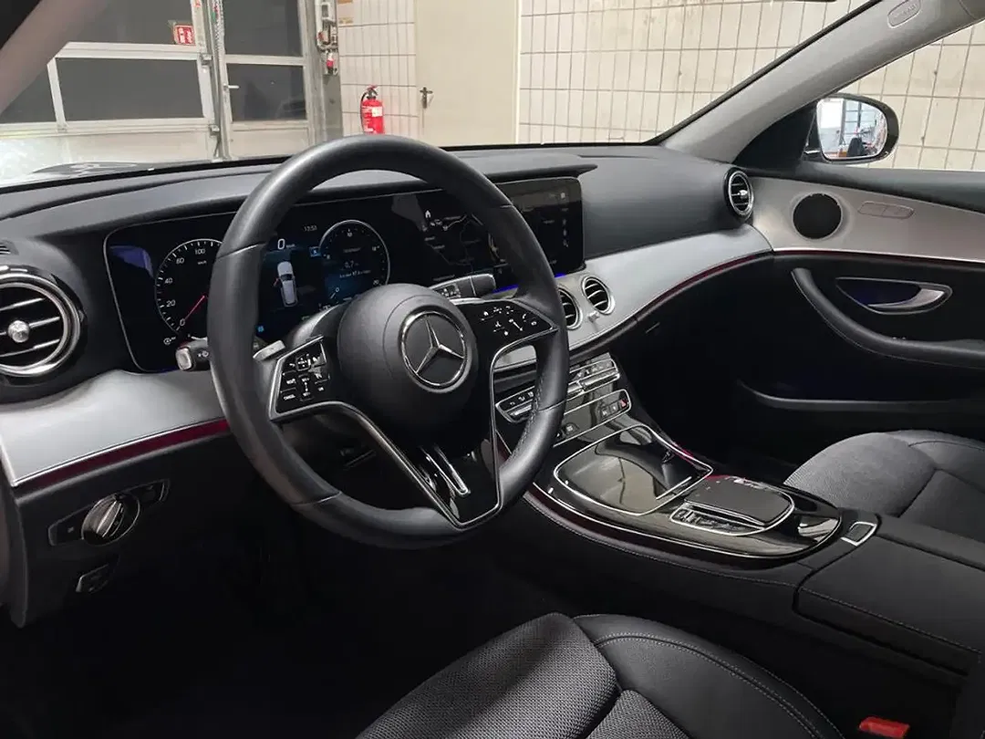 Mercedes-Benz E 220 - Thumbnail 16