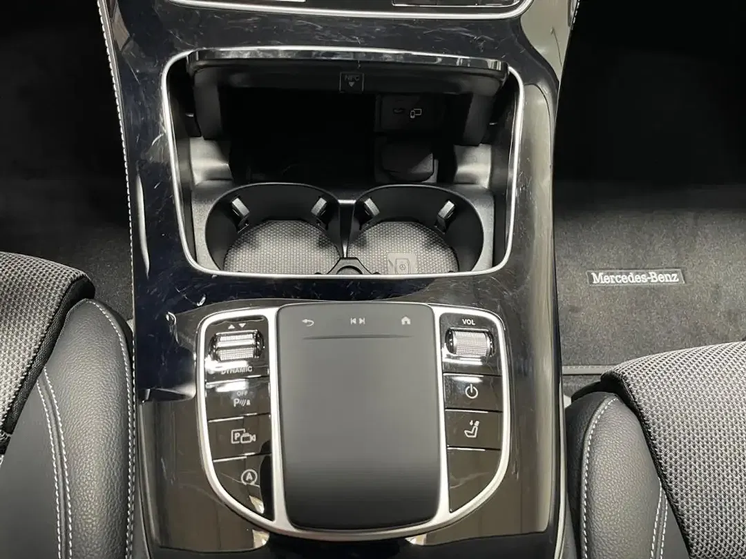 Mercedes-Benz E 220 - Thumbnail 17