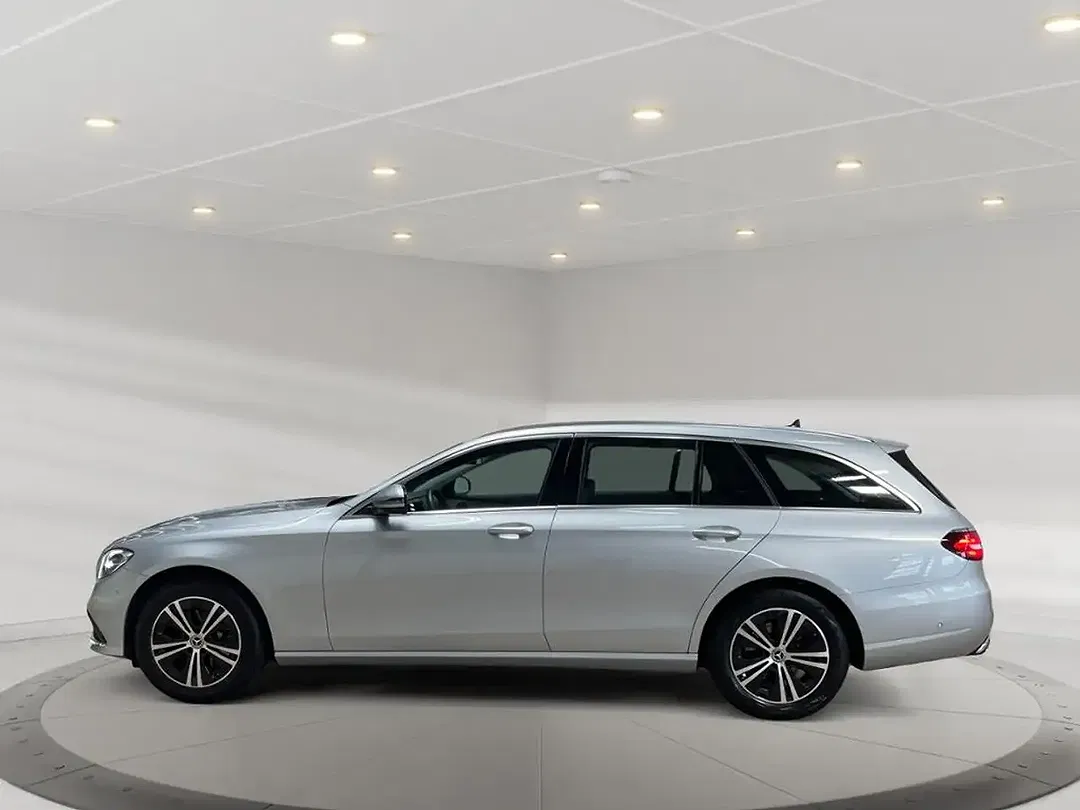 Mercedes-Benz E 220 - Thumbnail 3