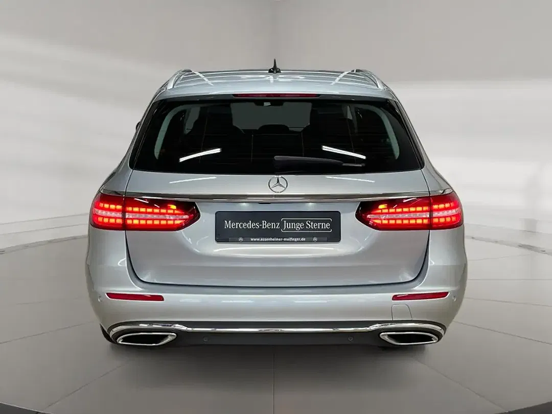 Mercedes-Benz E 220 - Thumbnail 4