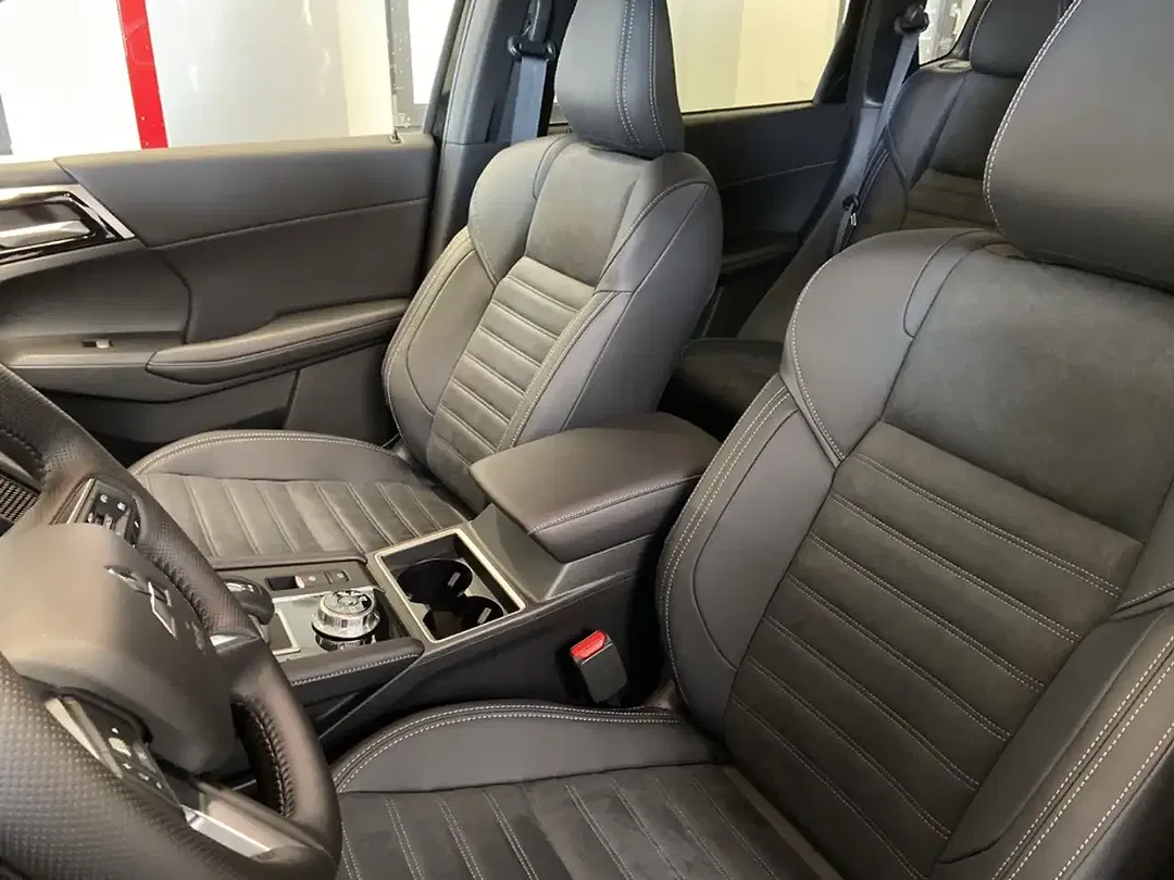 Mitsubishi Outlander - Thumbnail 10