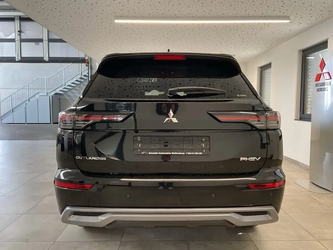 Mitsubishi Outlander - Thumbnail 3