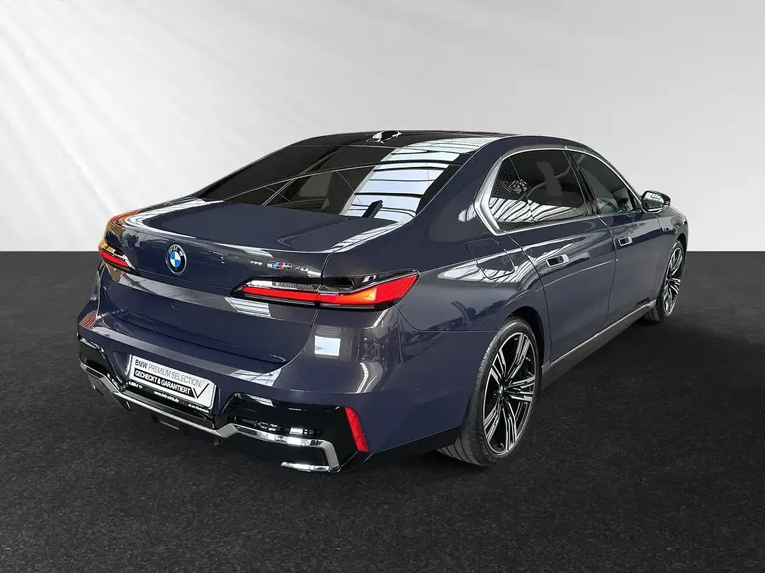BMW i7 - Thumbnail 3