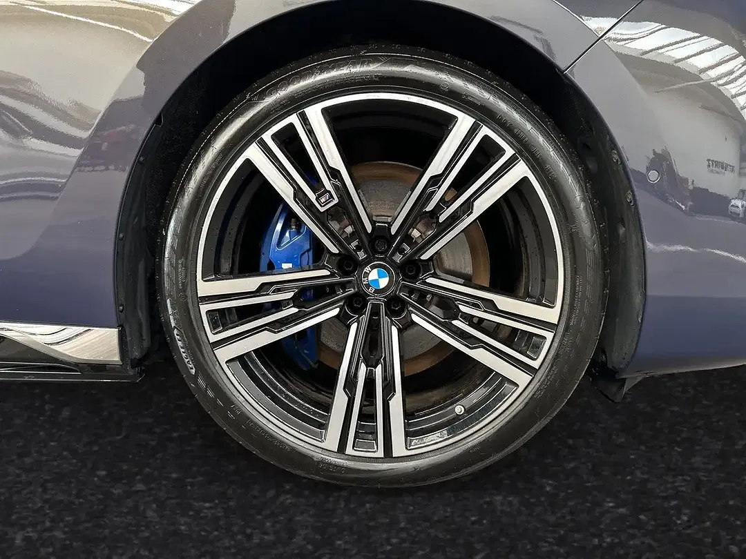 BMW i7 - Thumbnail 4