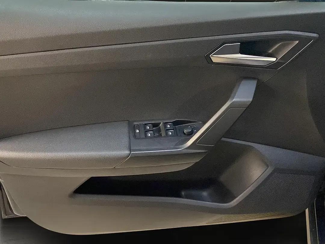 SEAT Arona - Thumbnail 9