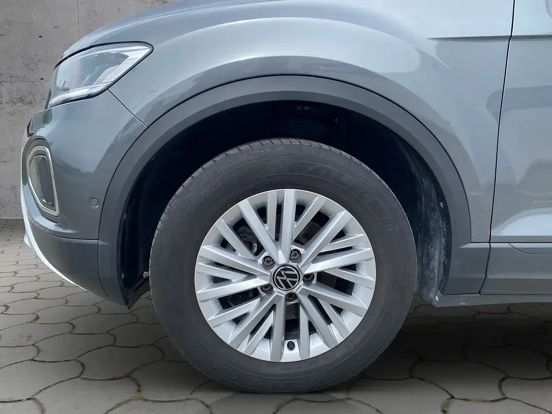 Volkswagen T-Roc - Thumbnail 6