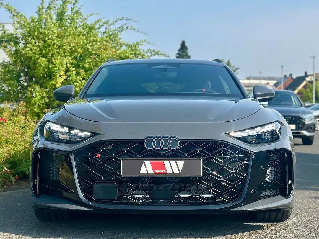 Audi RS5 - Thumbnail 3