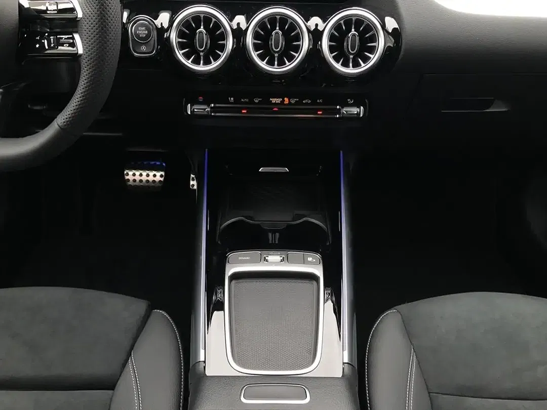 Mercedes-Benz GLA 200 - Thumbnail 13
