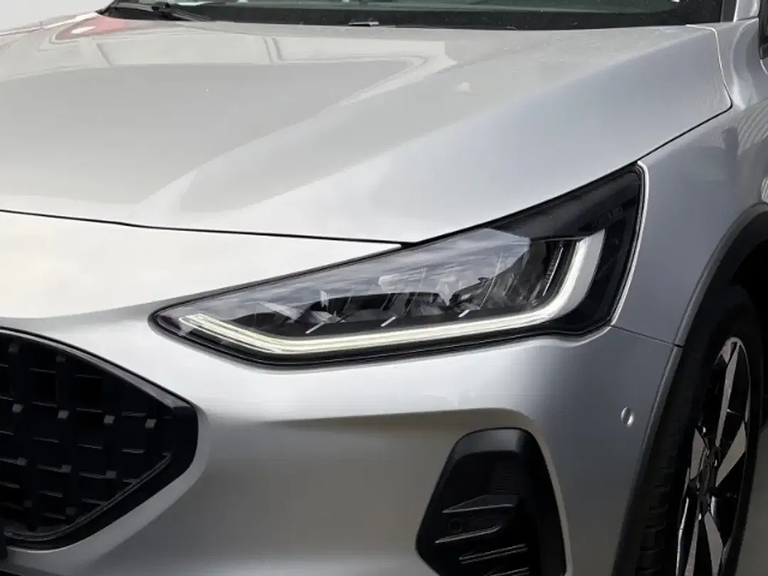 Ford Focus - Thumbnail 4