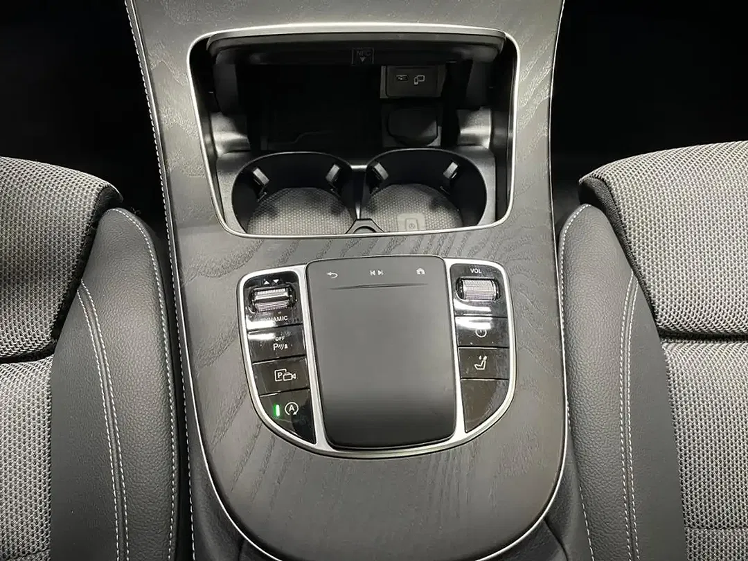 Mercedes-Benz E 200 - Thumbnail 15