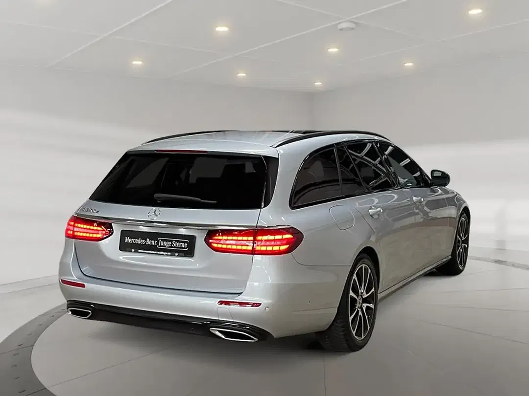 Mercedes-Benz E 200 - Thumbnail 2