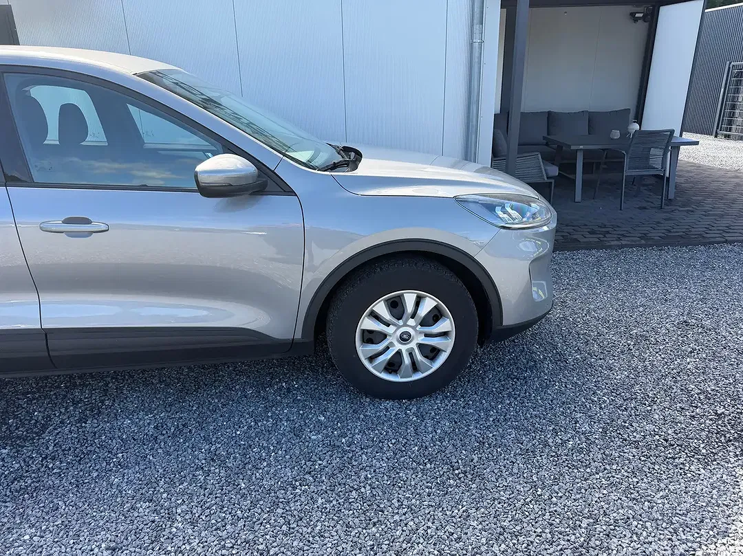 Ford Kuga - Thumbnail 2