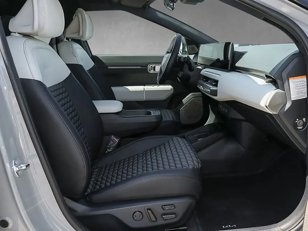 Kia EV4 - Thumbnail 4