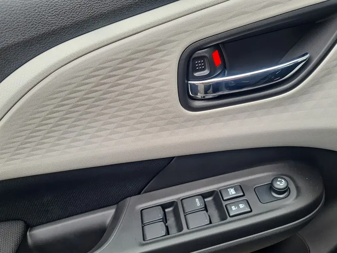 Suzuki Swift - Thumbnail 12
