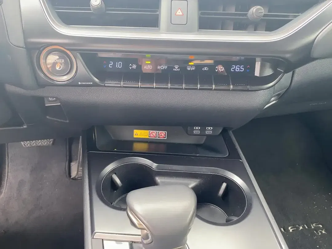 Lexus UX 250h - Thumbnail 16