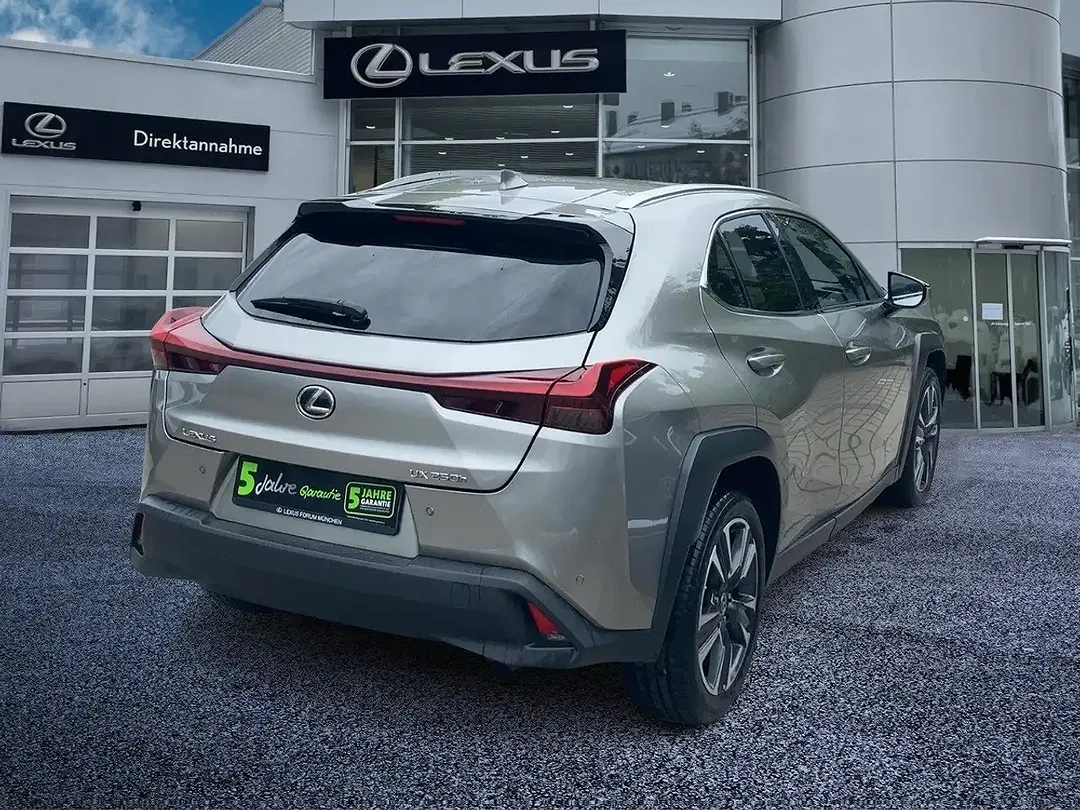 Lexus UX 250h - Thumbnail 5