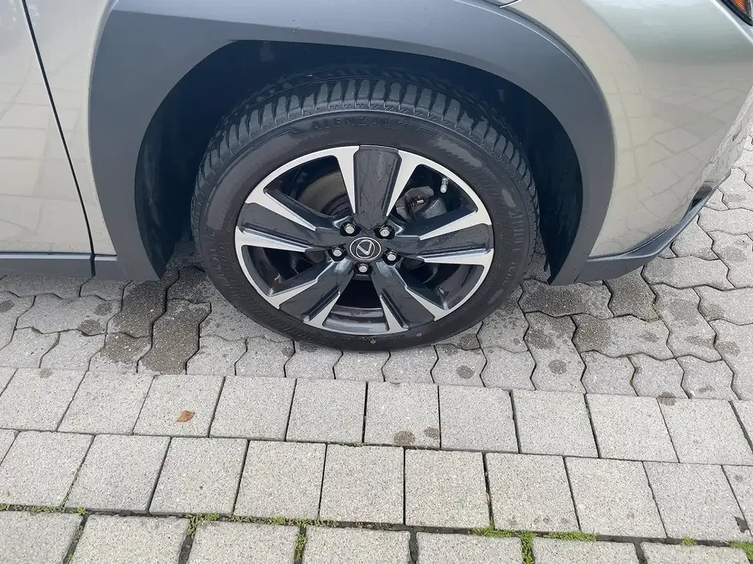 Lexus UX 250h - Thumbnail 8