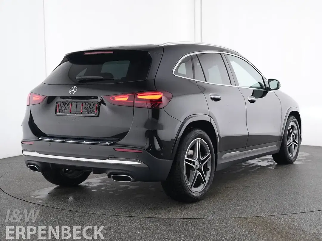 Mercedes-Benz GLA 200 AMG Line - foto 2