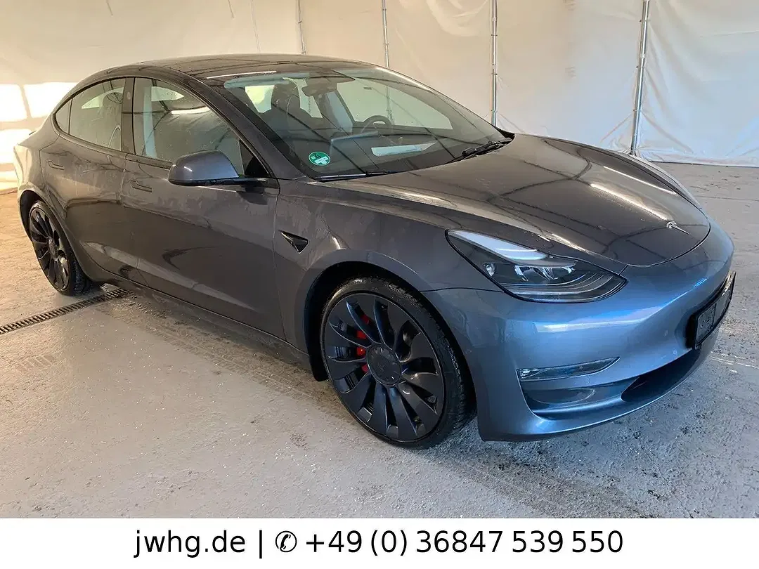 Tesla Model 3 - Thumbnail 2