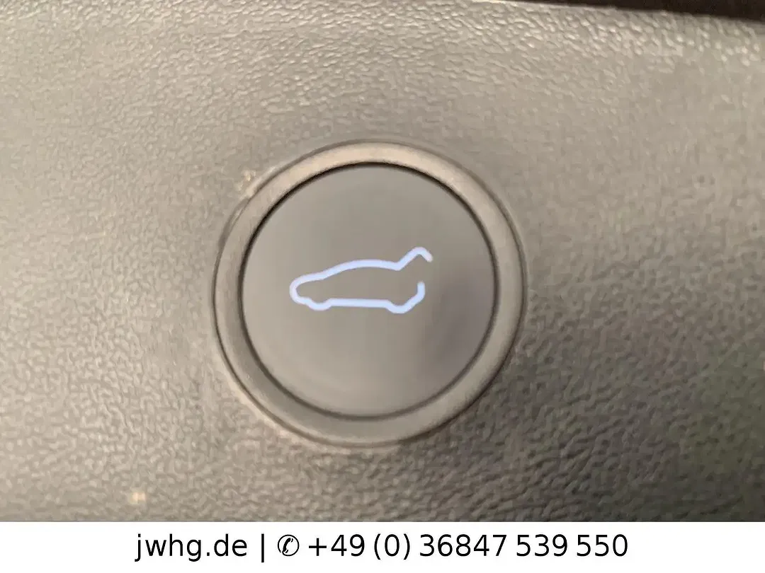 Tesla Model 3 - Thumbnail 7