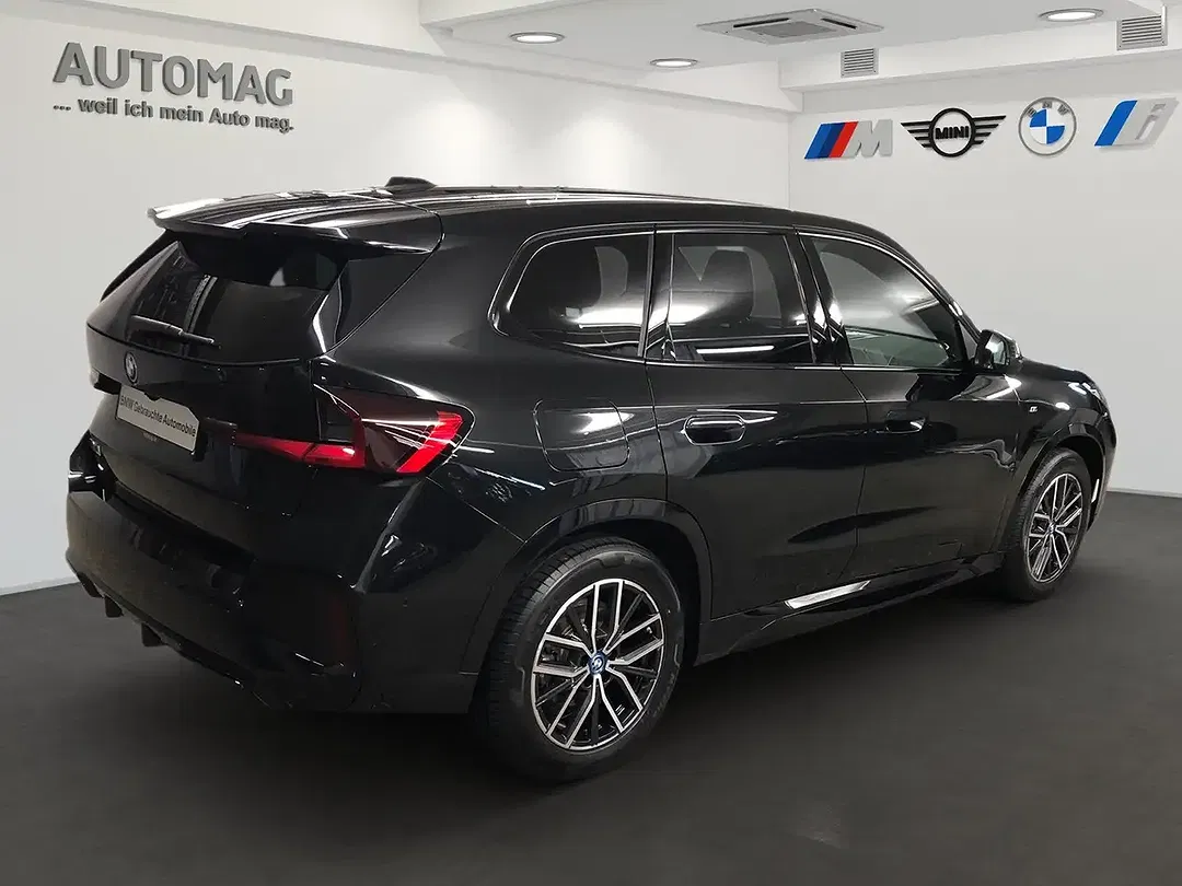 BMW iX - Thumbnail 3