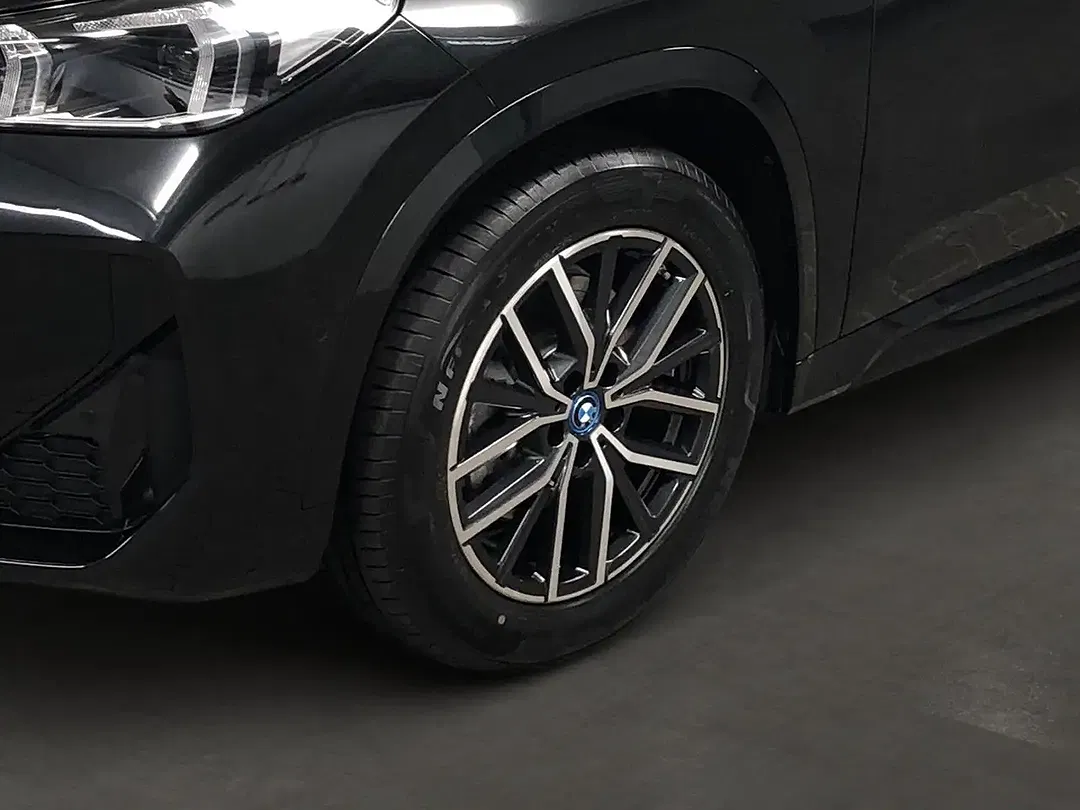BMW iX - Thumbnail 6