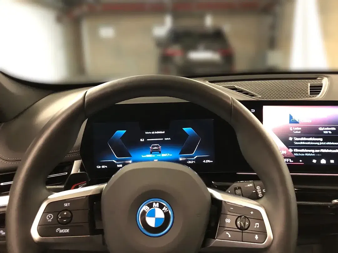 BMW iX - Thumbnail 8