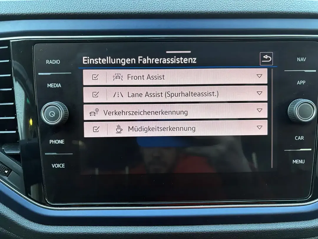 Volkswagen T-Roc - Thumbnail 13