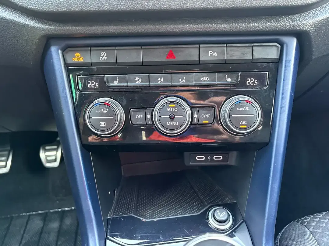 Volkswagen T-Roc - Thumbnail 14