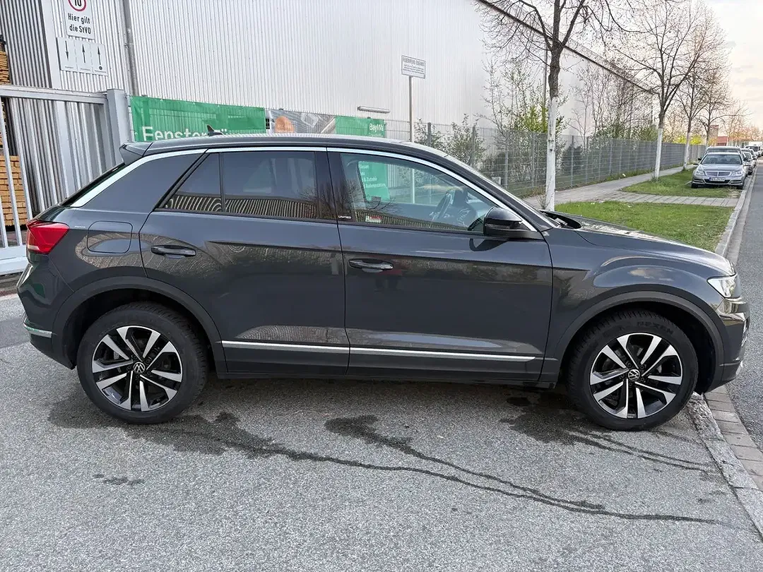 Volkswagen T-Roc - Thumbnail 3