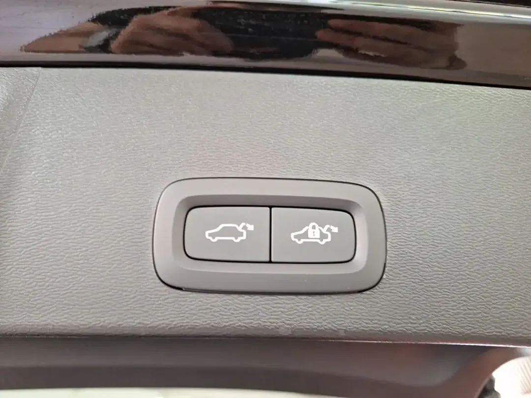 Volvo EX40 - Thumbnail 13