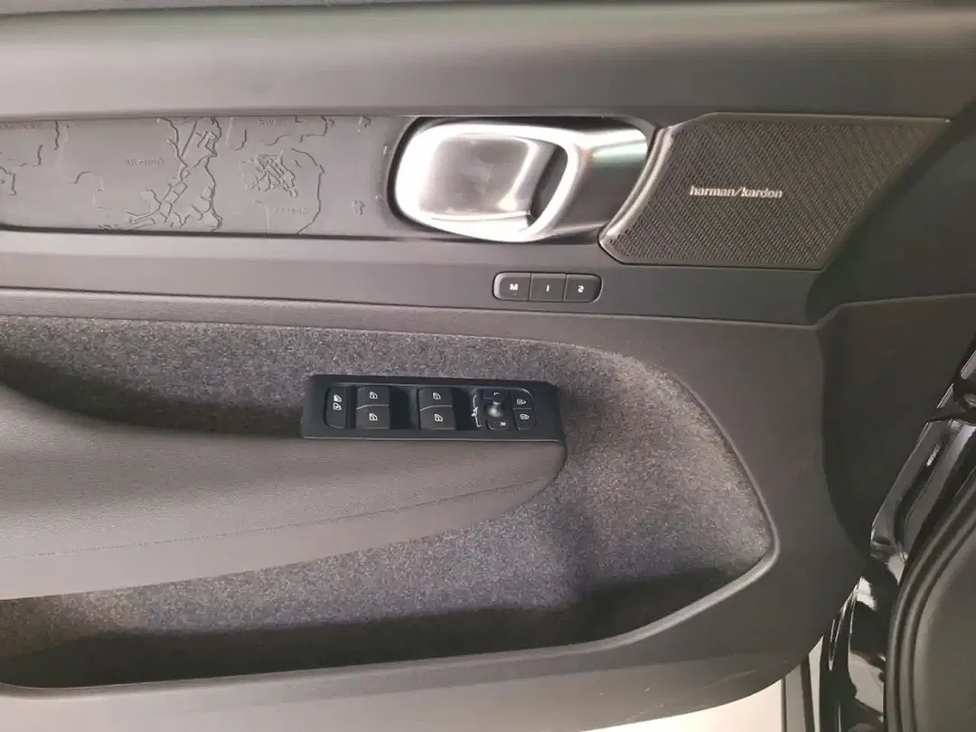 Volvo EX40 - Thumbnail 14