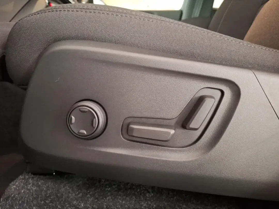 Volvo EX40 - Thumbnail 15