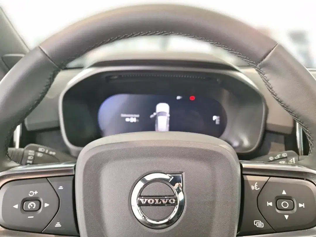Volvo EX40 - Thumbnail 8