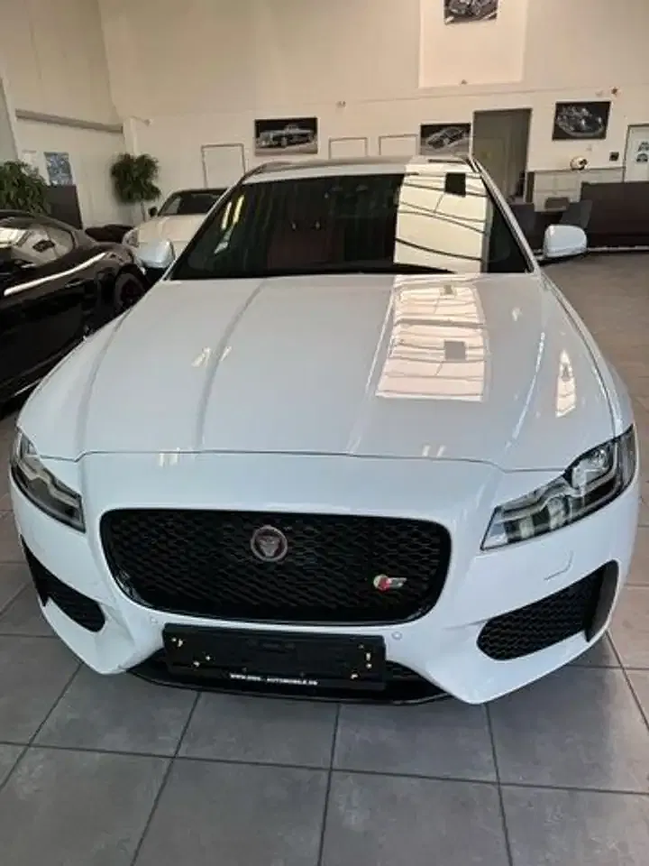Jaguar XF - Thumbnail 3