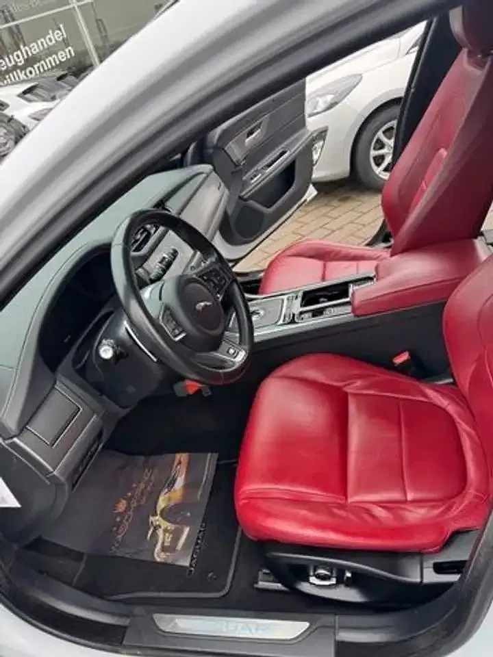 Jaguar XF - Thumbnail 8