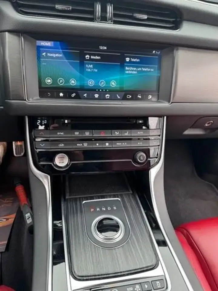 Jaguar XF - Thumbnail 9