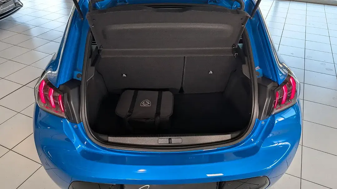 Peugeot 208 - Thumbnail 13