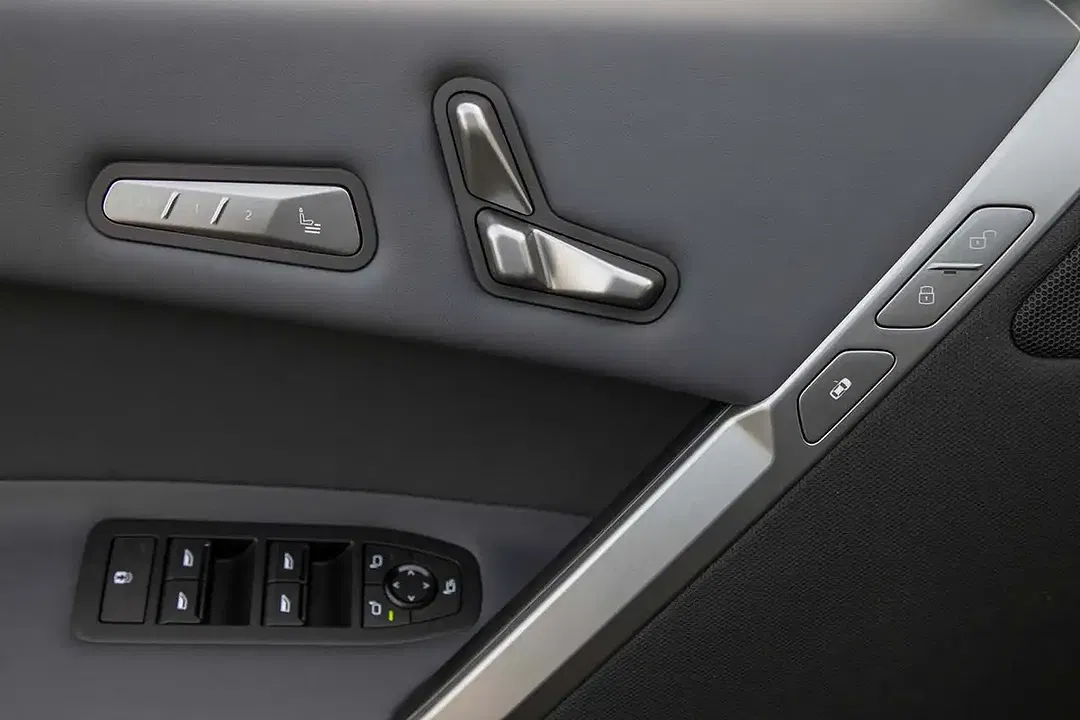 BMW iX - Thumbnail 13